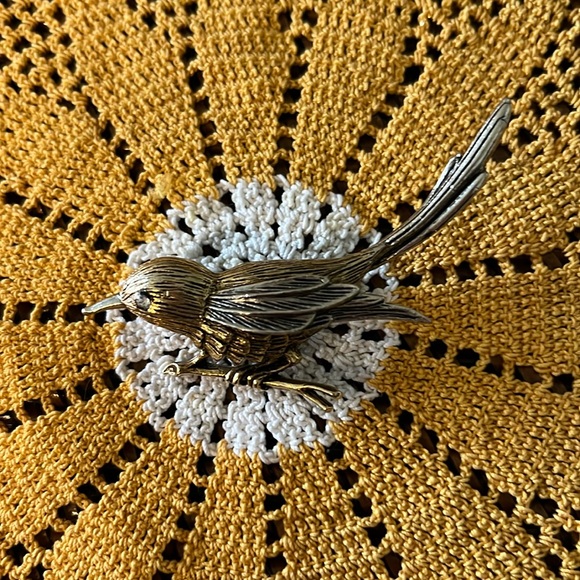 Awesome Vintage Brooch.  Bird Sitting on a Limb - Picture 6 of 8